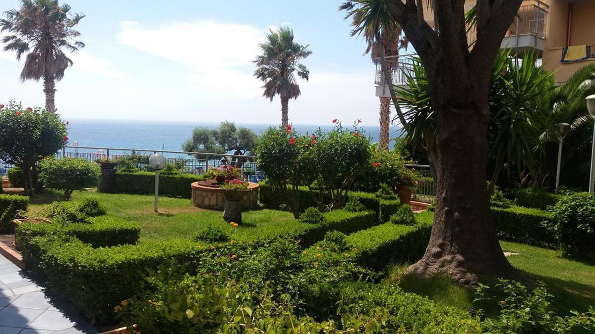 Nettuno Hotel Palace Бельведере-Мариттимо Экстерьер фото